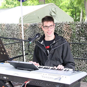 Christoph Oetzel am Keyboard