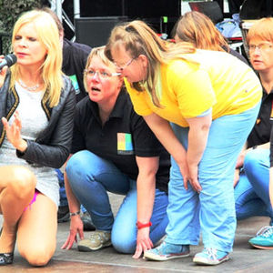 Edwina und Corinna de Pooter auf der Bühne