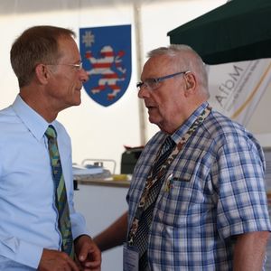 Staatsminister Axel Wintermeyer am Informationsstand der AfbM Hessen e.V.